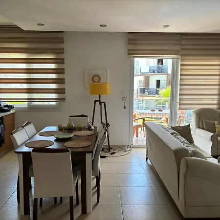 Charming 3-bedroom With Private Pool For Rent *