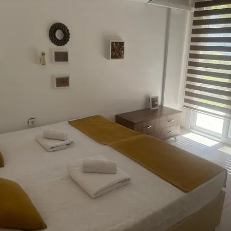 Lejlighed Charming 3-bedroom With Private Pool For Rent *