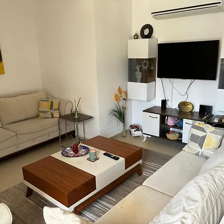 Lejlighed Charming 3-bedroom With Private Pool For Rent *